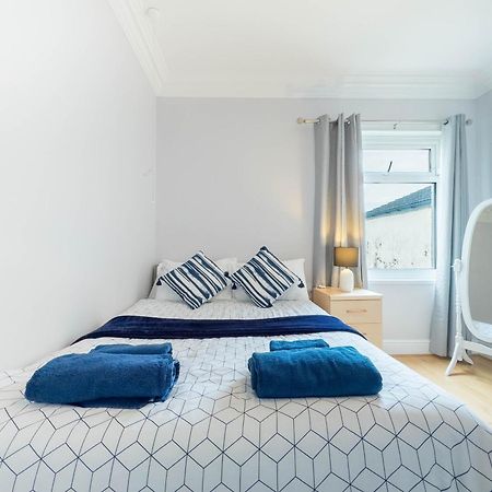 2 Bedroom Apartment Southend-On-Sea Exterior photo